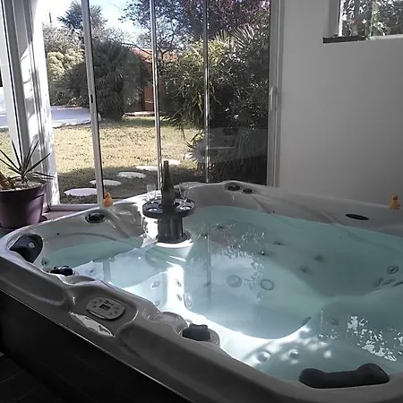 L'eden Naturiste Spas Nocleg ze śniadaniem 4*